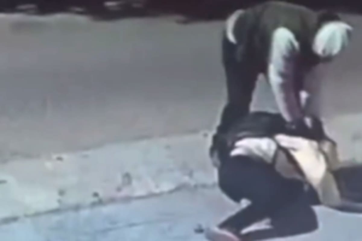 Iba a la escuela en La Plata cuando un delincuente lo golpeó y lo tiró al piso para robarle