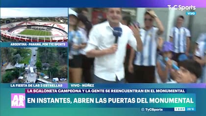 Iban al partido de la selección y se cruzaron con Antonela Roccuzzo en una estación de servicio