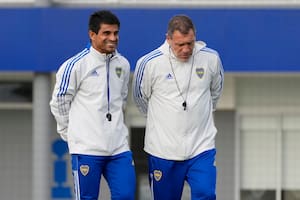 Ibarra y Pompei dialogan durante una práctica de Boca