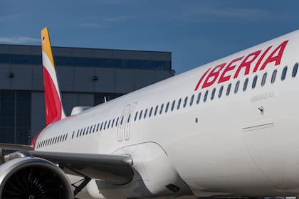 Iberia mantendrá dos vuelos diarios entre Buenos Aires y Madrid operados con aeronaves Airbus A330-200, aunque incorporará una escala técnica en Montevideo en los vuelos hacia la capital española