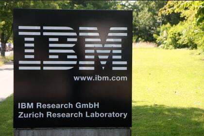 IBM dejará de contratar nuevos empleados para puestos administrativos si considera que esas funciones pueden ser reemplazadas por inteligencia artificial