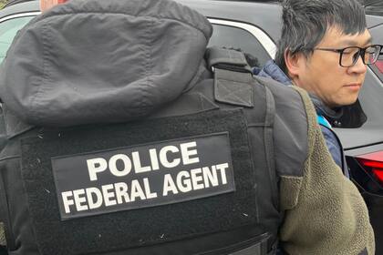 ICE arresta a personas en sus casas, en la calle o en tribunales sin necesidad de condenas recientes