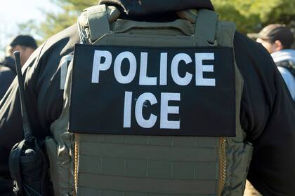 ICE pasaría a informar el paradero de los migrantes ilegales temporalmente detenidos por la autoridades locales (AP Foto/Alex Brandon, Archivo)