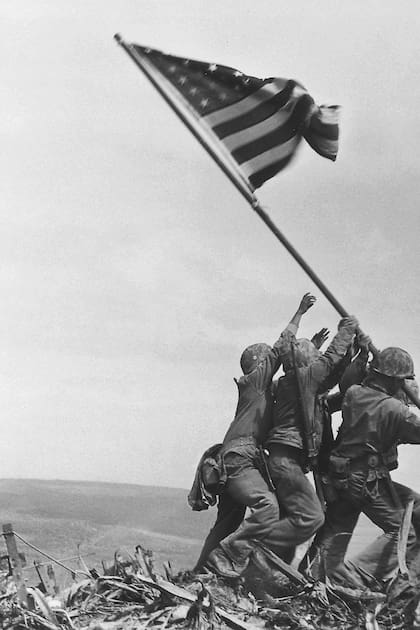 Icónica imagen del desembarco norteamericano en Iwo-Jima