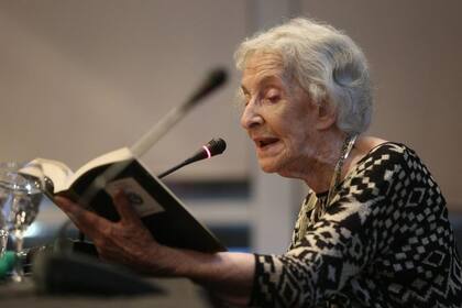 La uruguaya, de 94 años, recibirá la distinción en la próxima edición de la Feria del Libro, en noviembre; "Casi todo lo bueno me viene de México", expresó hoy con sorpresa