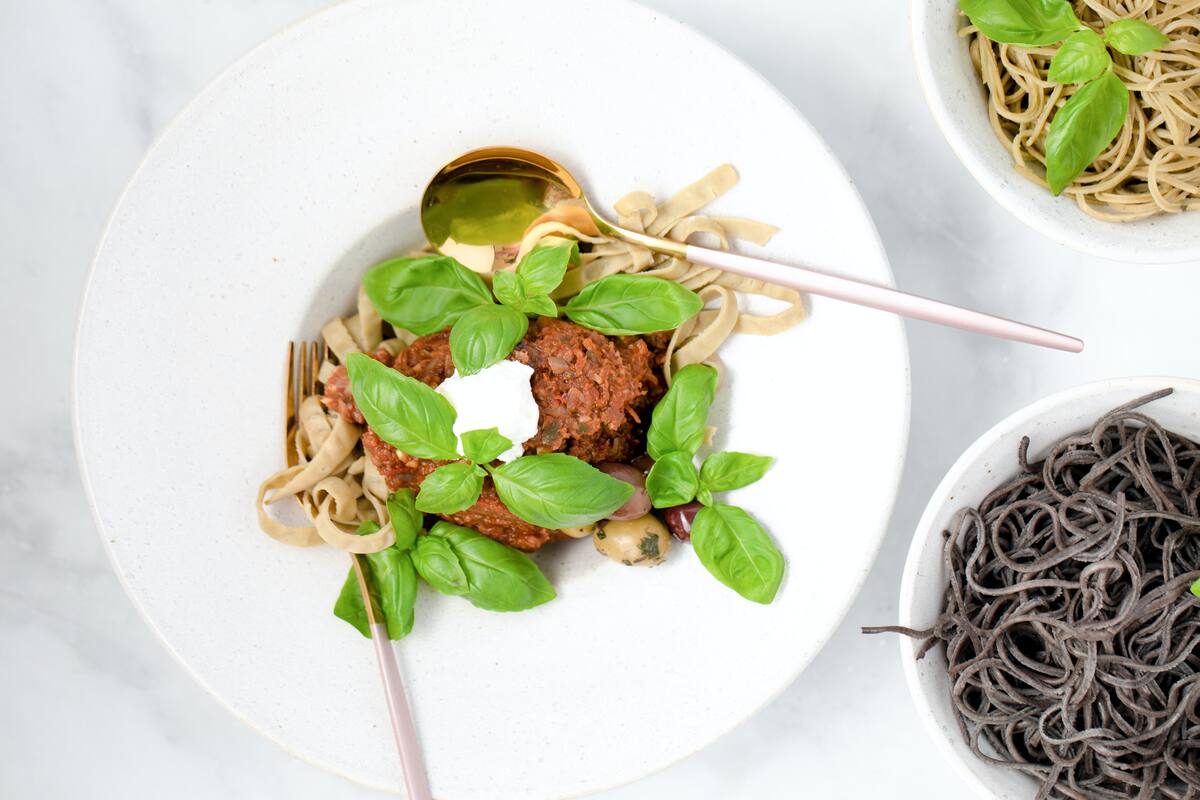 Ideal para personas que eligen no comer carne vacuna, la soja texturizada o carne vegetal, ofrece muchas opciones a la hora de preparar contundentes y ricas preparaciones