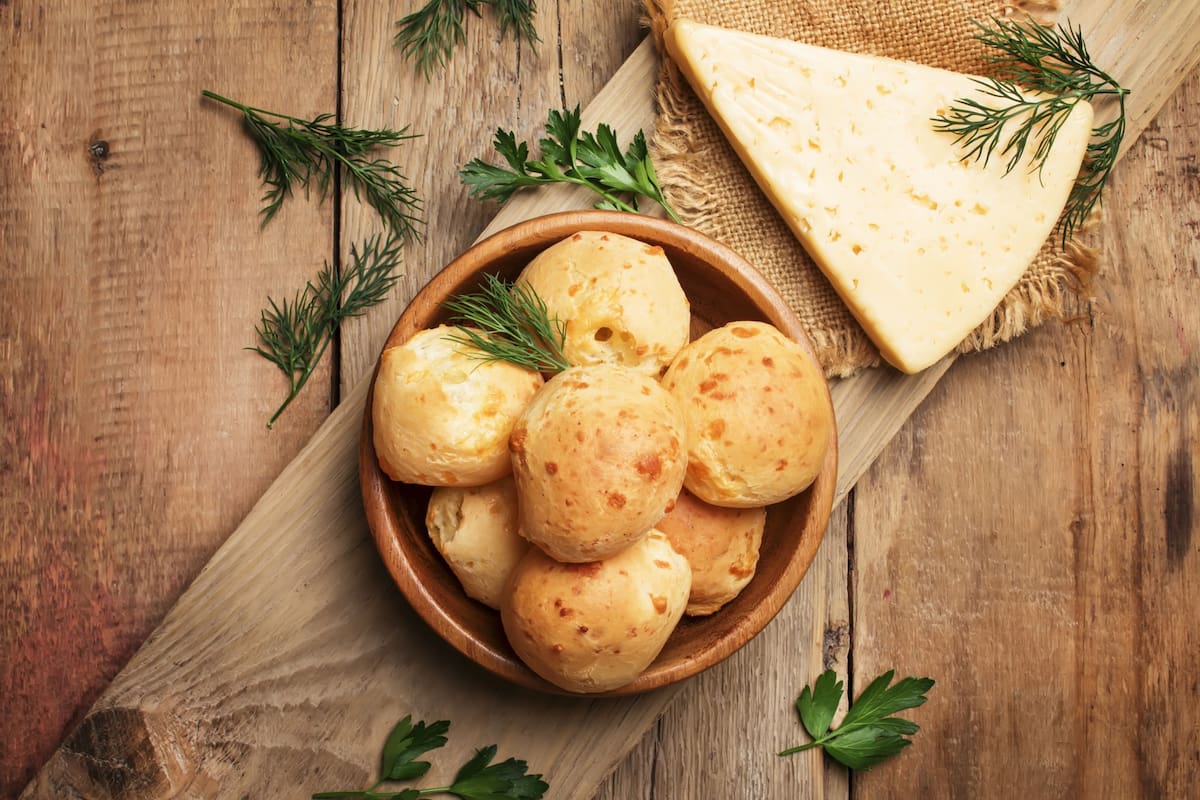 ideal para todo momento, para comer dulce o salado: el chipá o la chipa, también llegan por delivery