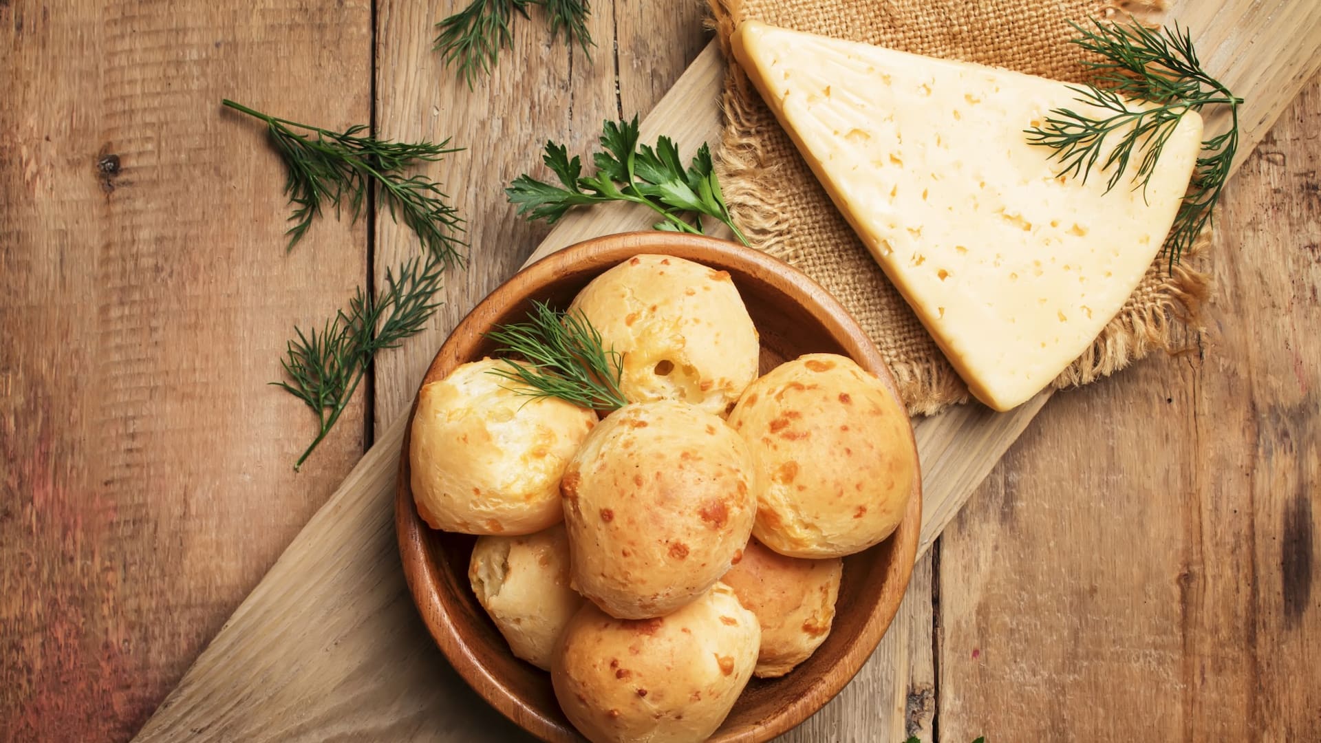 ideal para todo momento, para comer dulce o salado: el chipá o la chipa, también llegan por delivery