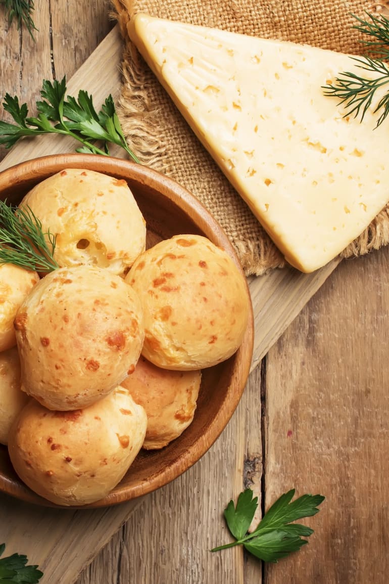 ideal para todo momento, para comer dulce o salado: el chipá o la chipa, también llegan por delivery