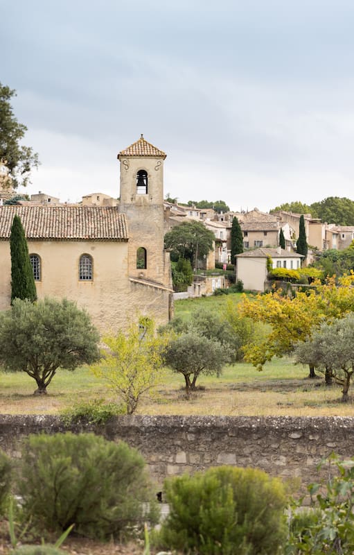 Idílico, el pueblito se destaca por su castillo de aire medieval y renacentista.