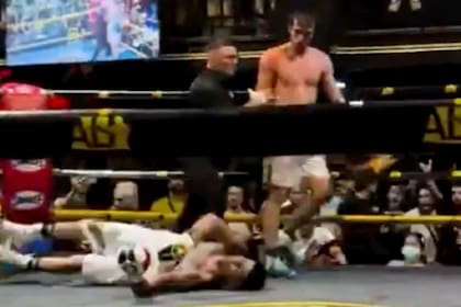 Idris Abdurashidov le propinó una letal patada al iraní Bagher Faraji durante su debut en Tailandia