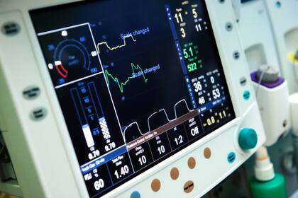 iFixit ofrece su plataforma online de soporte técnico de dispositivos electrónicos para recopilar información y manuales de uso de respiradores artificiales y equipamiento médico para facilitar su rápida reparación