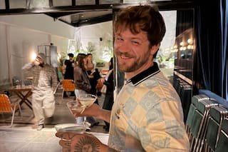 Vino desde Nueva York para terminar su tesis y se quedó para abrir un bar de verano y un restaurante