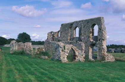 Iglesia de Dunwich, uno de los pocos vestigios de la ciudad