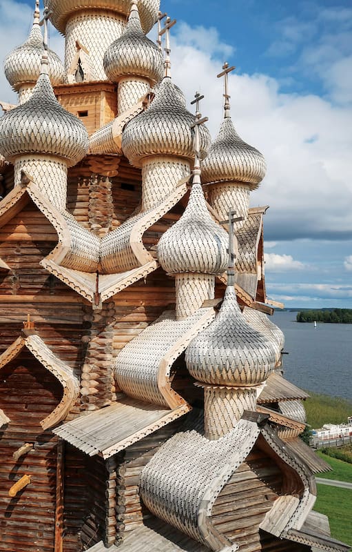 Iglesia de la Transfiguración, en la isla de Kizhi. Tiene 22 cúpulas.