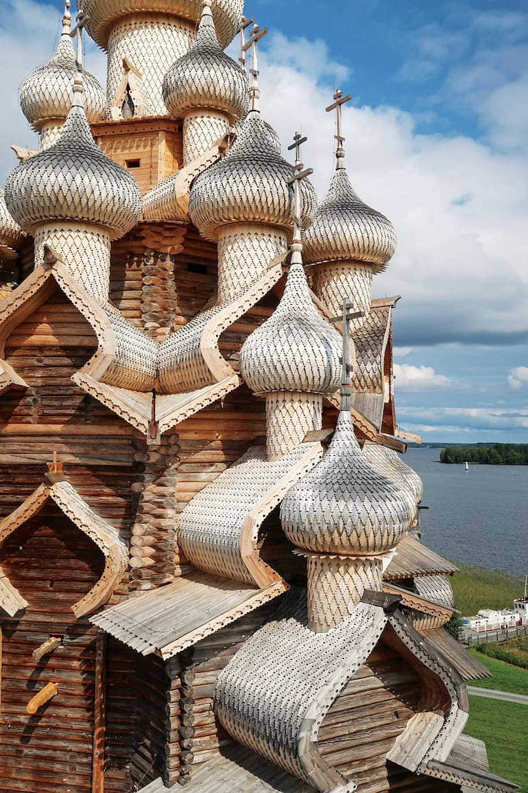 Iglesia de la Transfiguración, en la isla de Kizhi. Tiene 22 cúpulas.