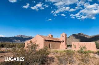 El pueblo con casas de adobe que se vació en la década del 40 y hoy revive de la mano del turismo y el vino