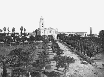 Iglesia y plaza del Pilar, circa 1875.