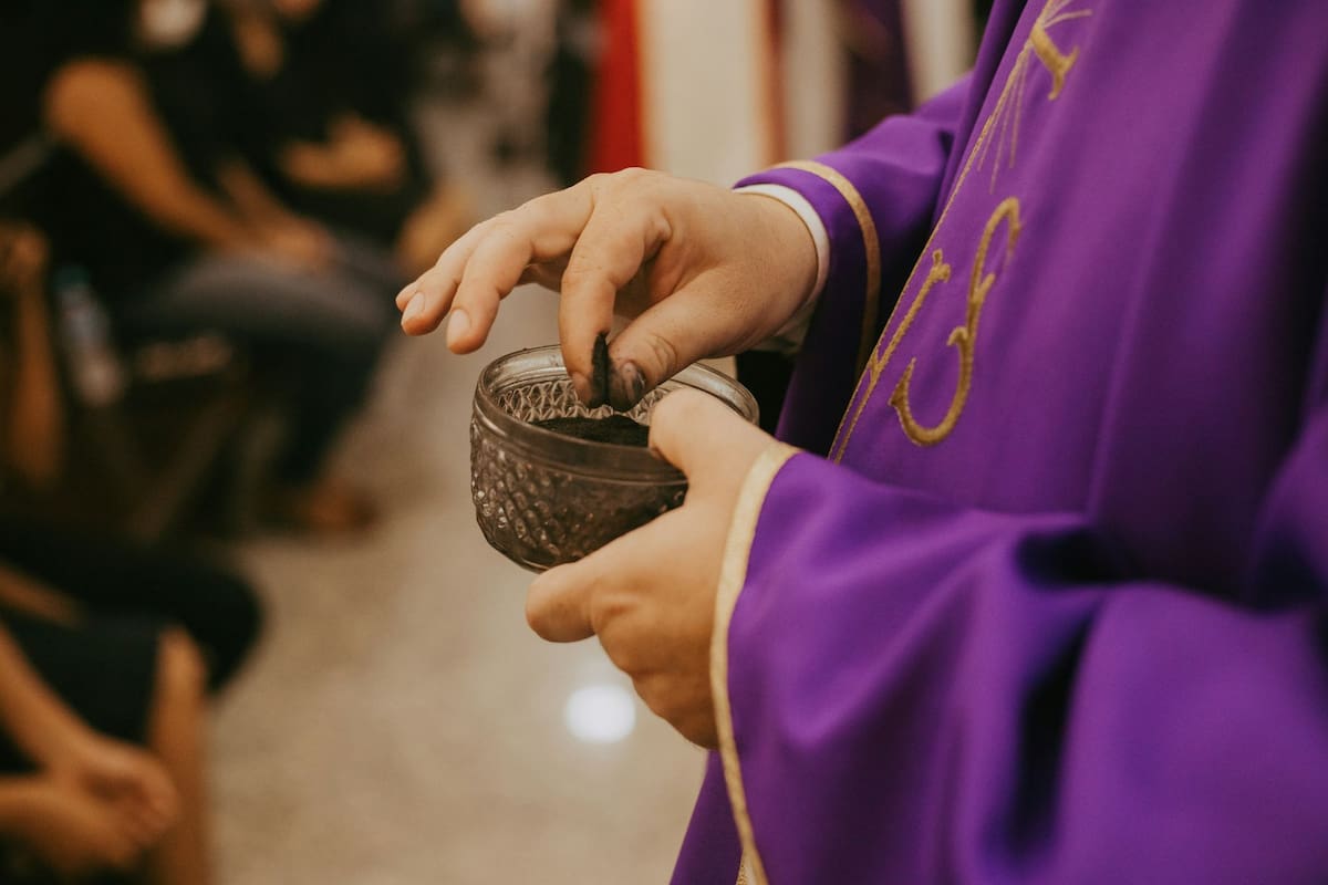 Iglesias de Chicago anuncian horarios para el Miércoles de Ceniza (Unsplash)