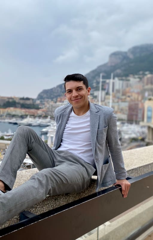 Ignacio Artigas pudo recorrer el mundo, aquí en Mónaco, aunque aún sigue trabajando para cumplir su sueño.