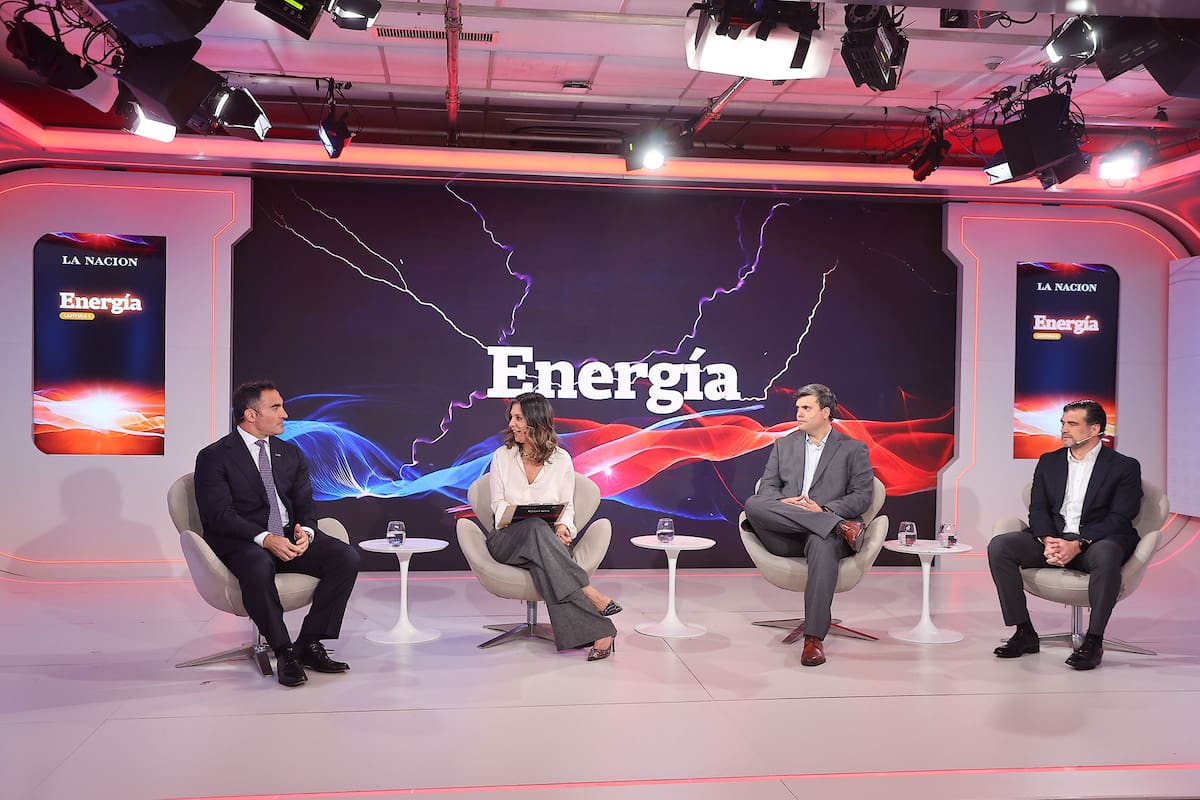 Ignacio Badaloni (Galicia), Carla Quiroga (LA NACION), Jeremías Daniel Maratta (Banco Comafi) y Roberto Castellino (Santander Argentina)