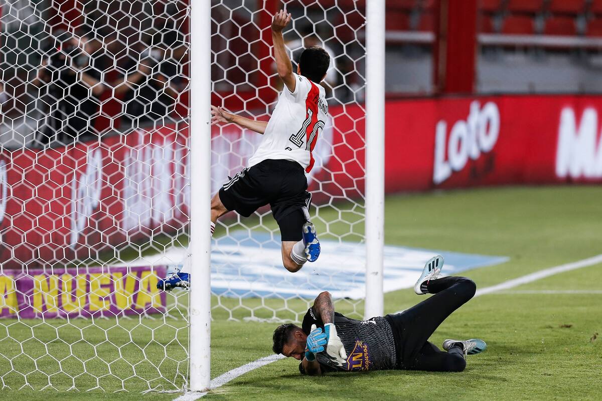 Ignacio Fernández marca el primer gol del partido frente a Arsenal.
