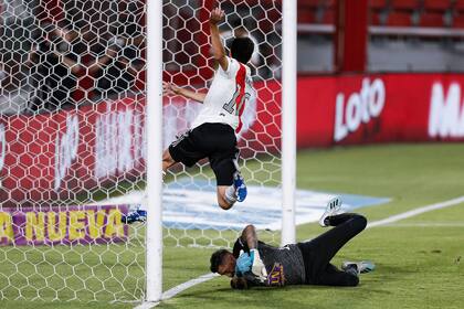 Ignacio Fernández marca el primer gol del partido frente a Arsenal.