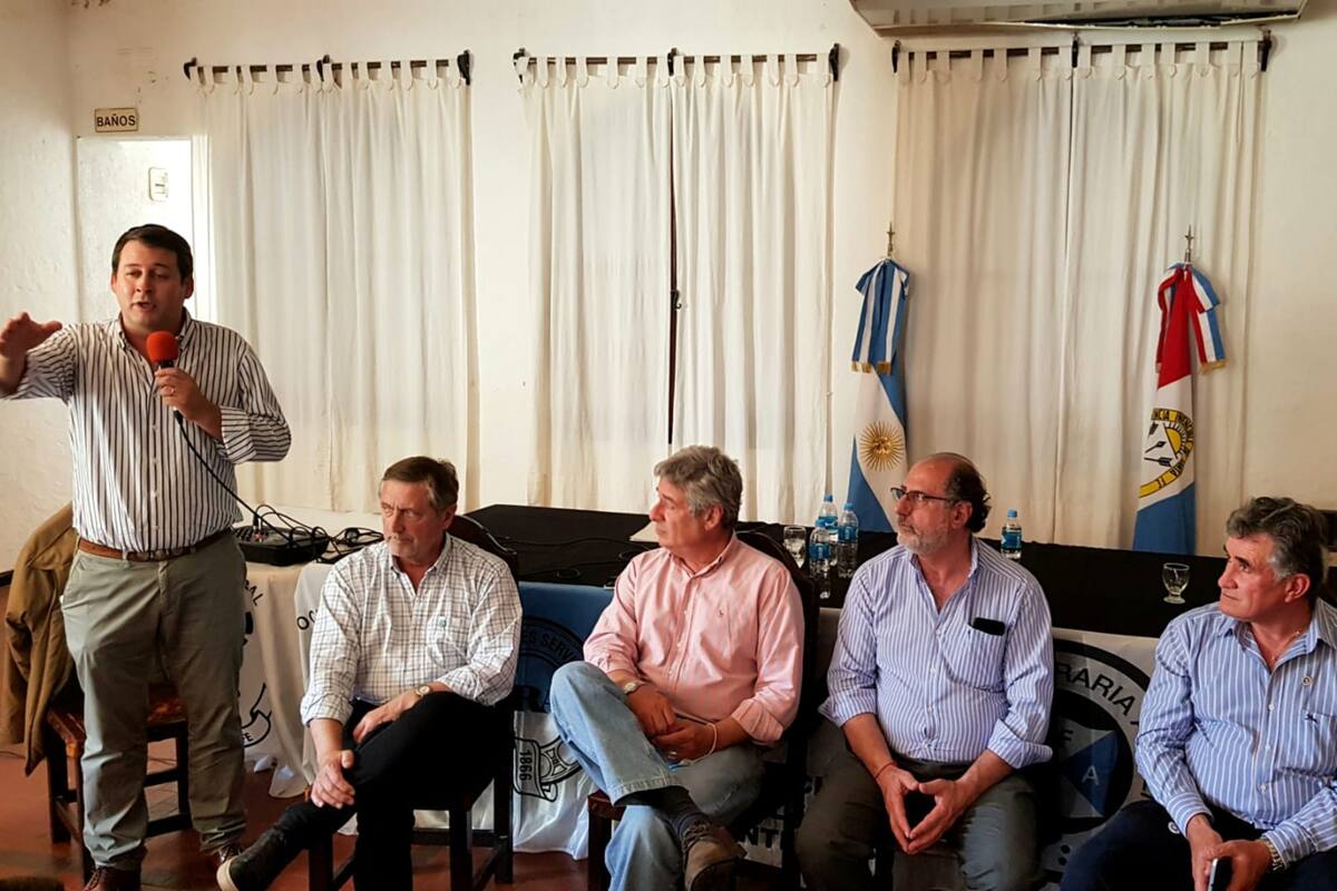 Ignacio Mántaras, presidente de la Sociedad Rural de Santa Fe, que recibió a la Mesa de Enlace, con Elbio Laucirica (Coninagro), Nicolás Pino (Sociedad Rural Argentina), Jorge Chemes (Confederaciones Rurales Argentinas) y Carlos Achetoni (Federación Agraria)