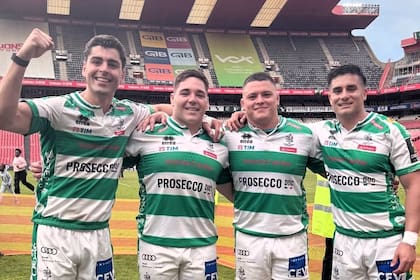Ignacio Mendy, Bautista Bernasconi, Thomas Gallo y Tomás Albornoz en el Ellis Park. IG: @tomialbornoz