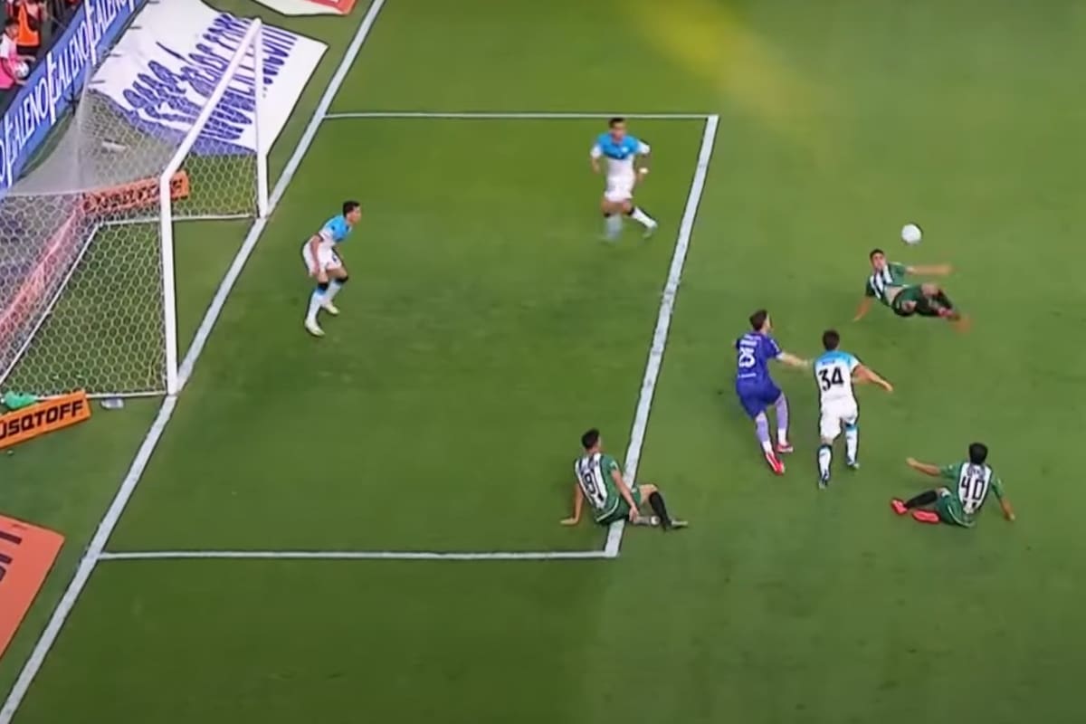 Ignacio Rodríguez se luce con el gesto técnico y termina anotando el segundo gol de Banfield ante Racing