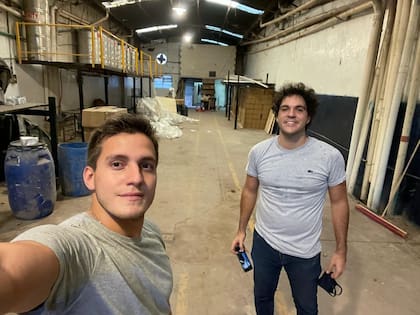 Ignacio Sierra y Joaquín Villafañe, en la primera planta de Aconcagua gin