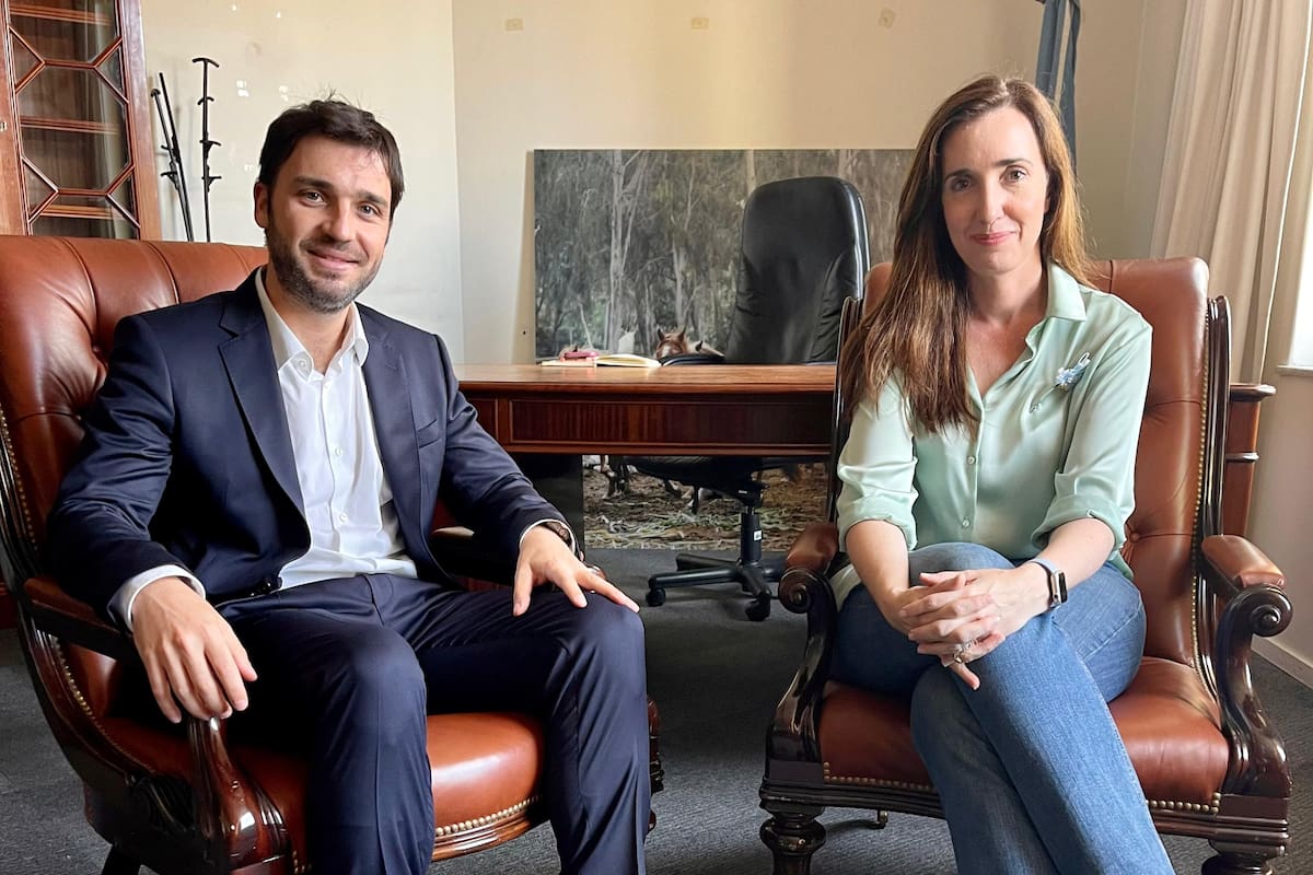 Ignacio Torres, senador y próximo gobernador de Chubut, junto a Victoria Villarruel, vicepresidenta electa