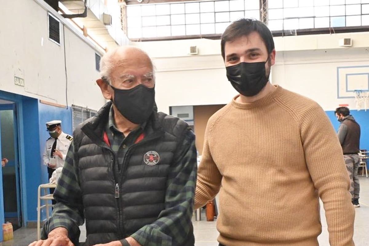 Ignacio Torres votó junto a su abuelo, de 93 años