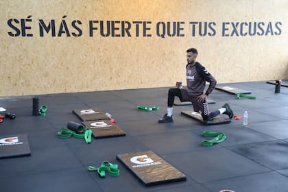 Ignacio Vázquez supo irse a dormir sin haber comido, viajado innumerables horas, perderse 9 de los primeros 10 meses de infancia de su hija y quedar libre de un club cuando chico, pero superó todo y está a un triunfo de convertirse en campeón en Platense; el capitán es, en efecto, más fuerte que sus excusas.