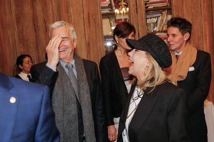Ignacio Viale del Carril se acercó a saludar su ex, Marcela Tinayre, y a su exsuegra, Mirtha Legrand