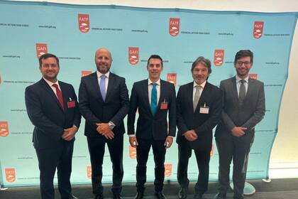 Ignacio Yacobucci (Presidente UIF), Mariano Borinsky (Presidente Camara Federal Casación Penal), Sebastián Amerio (Secretario de Justicia), Marcelo Ruiz (Asesor Ministro Justicia), Felipe Jiménez Losano (Secretario Cancillería Argentina), durante su último viaje a París, para reunirse con el GAFI
