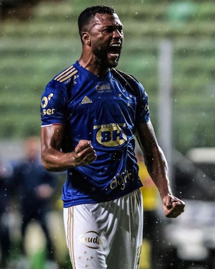 Igor Thiago se nacionalizó búlgaro tras su paso por el país