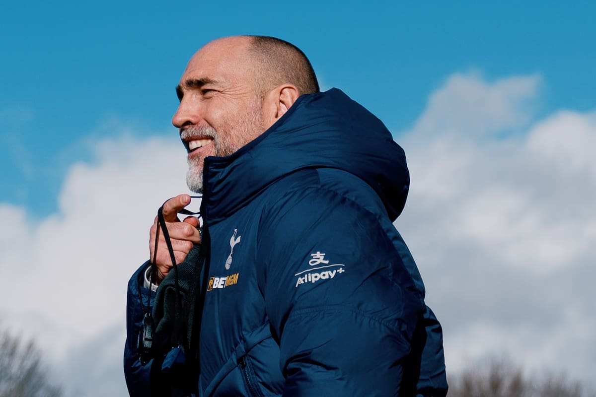 Igor Tudor, dirigiendo la primera práctica como DT de Tottenham de Inglaterra