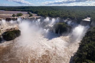 El agua volvió a ganar terreno y obligó a restringir algunos de los paseos más visitados de las cataratas