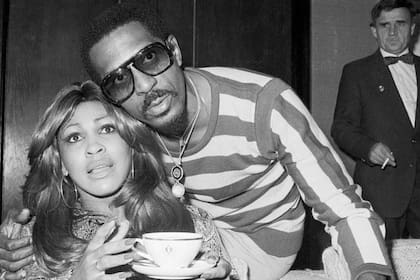 Ike Turner controló la carrera de Tina durante los años que estuvieron juntos
