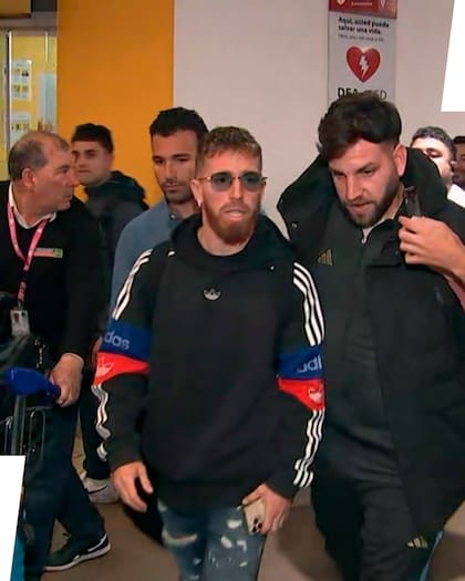 Iker Muniain, este miércoles, a la salida del aeropuerto de Ezeiza