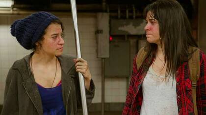 Ilana y Abbi, en las antípodas de la buena suerte pero siempre unidas