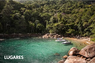 Reúne pueblos pintorescos, naturaleza exuberante y una de las playas más lindas del mundo