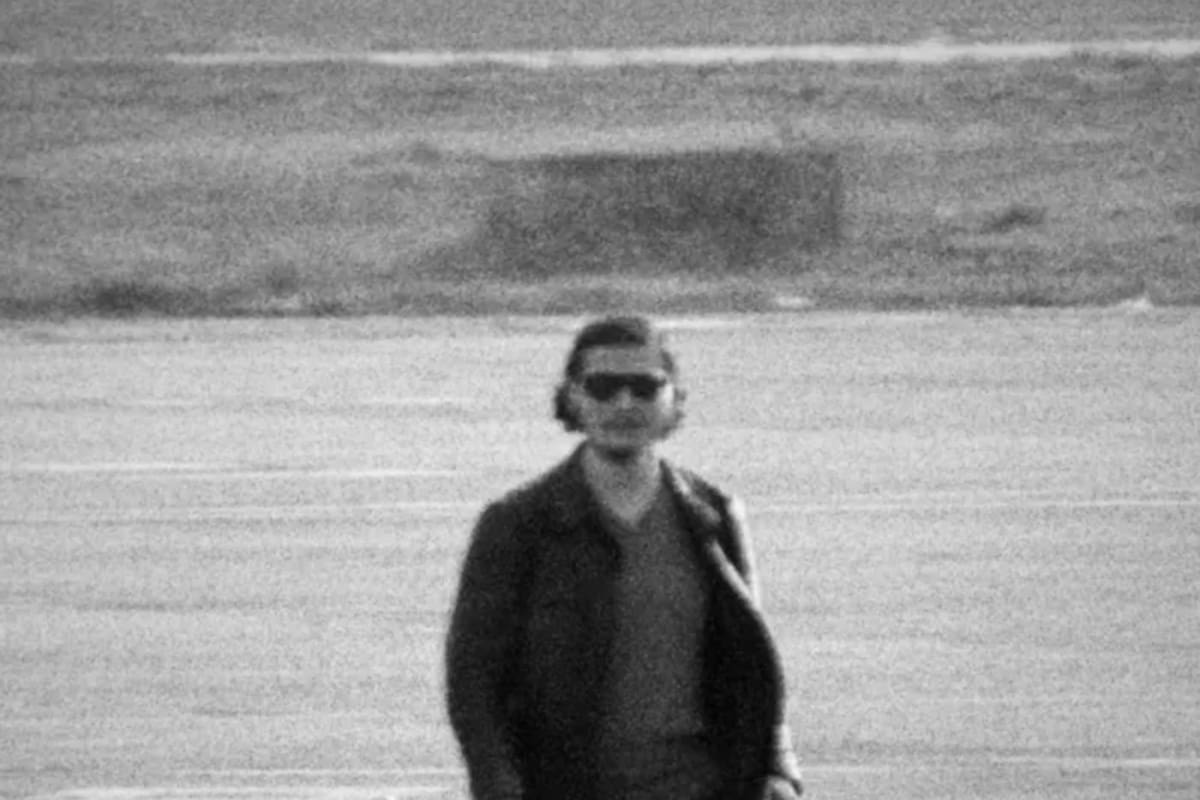 Ilich Ramírez Sánchez, más conocido como “Carlos el Chacal”, en el aeropuerto de Argel el 22 de diciembre de 1975