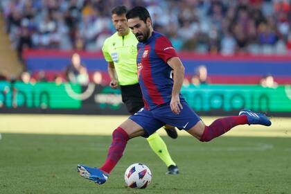 Ilkay Gundogan es una pieza fundamental en el mediocampo del Barcelona, el equipo que dirige el ex volante Xavi Hernández