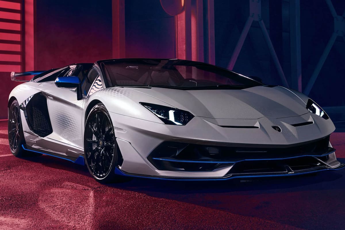 Ilusión óptica: la pintura del Lamborghini Aventador SVJ Xago Edition recibió un tratamiento por el cual los detalles se desvanecen cuando
se lo recorre con la mirada