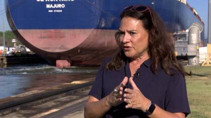 Ilya Espino de Marotta dirige los esfuerzos para garantizar que el canal tenga agua suficiente para funcionar.