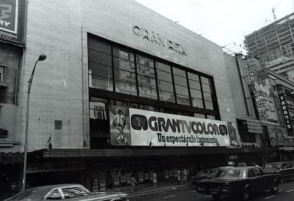 Imagen captada en 1979 del cine Gran Rex promocionando la TV en color