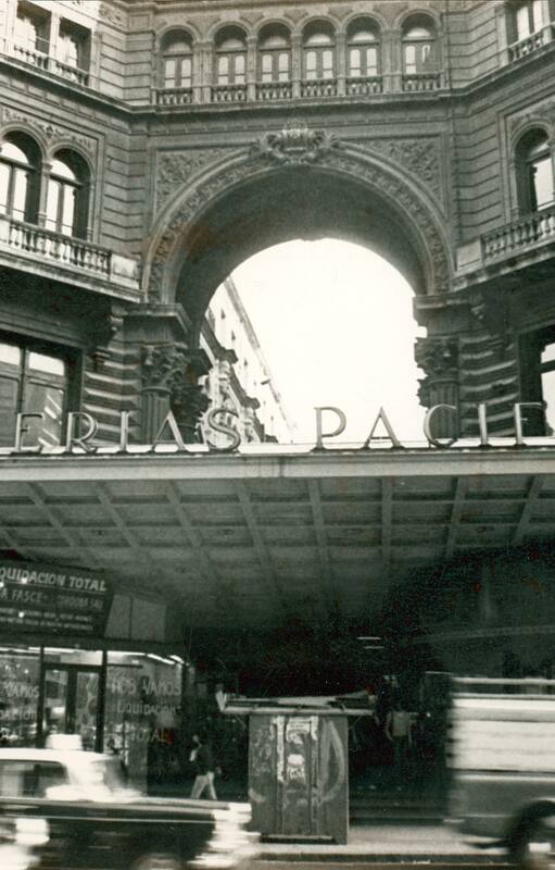 Imagen captada en 1980 de las Galerías Pacífico.