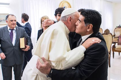 Uno de los encuentros del Papa con Diego Maradona, 4 de septiembre del 2014, en el Vaticano